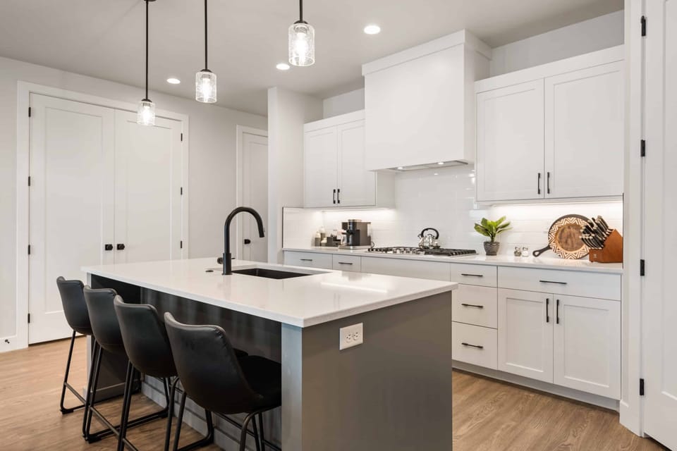 Townhome, 4 Bedrooms | Private kitchen | Fridge, oven, coffee/tea maker, toaster