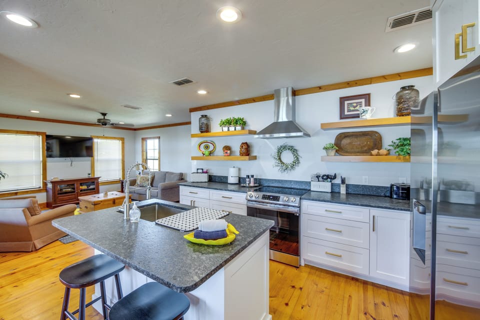 House (2 Bedrooms) | Interior