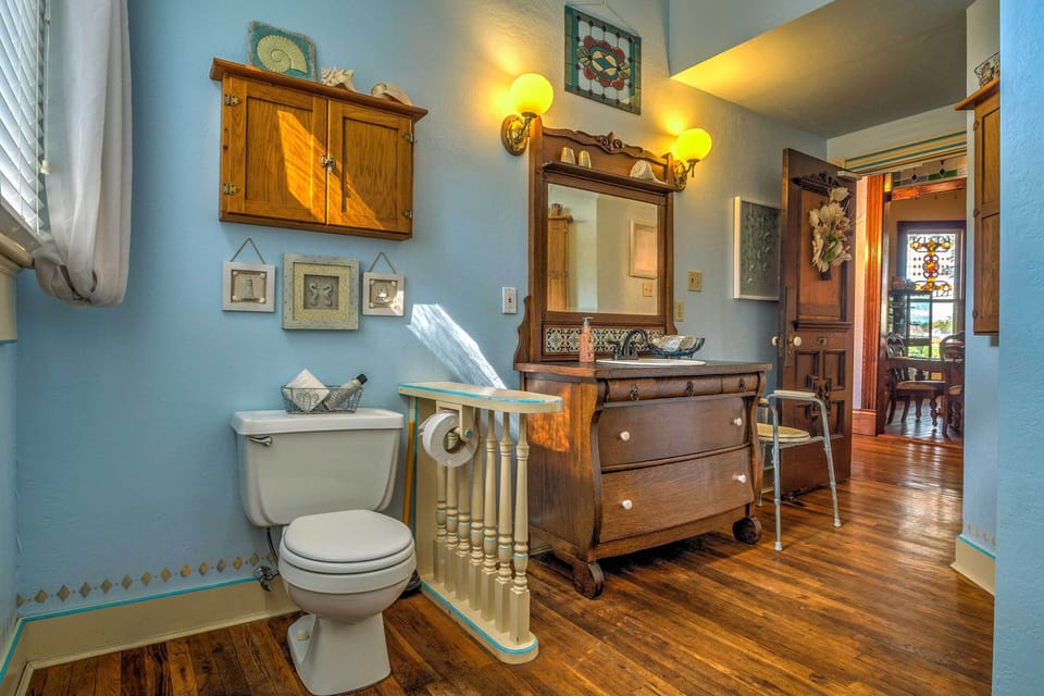 Russellville House w/ Garden - Walk to Main Street Cottage in Kentucky