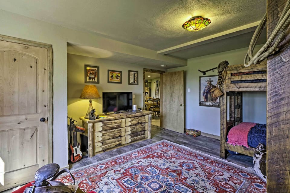 House (5 Bedrooms) | Interior