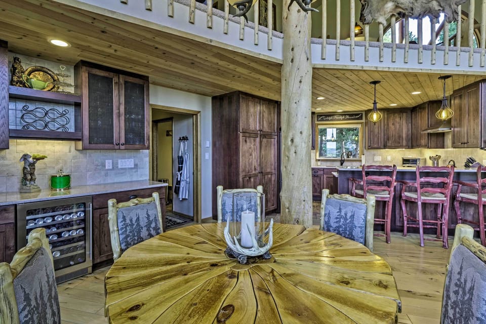 House (5 Bedrooms) | Interior
