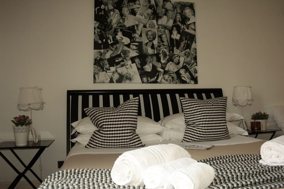 Double or Twin Room | In-room safe, iron/ironing board (on request), WiFi (free), bed sheets