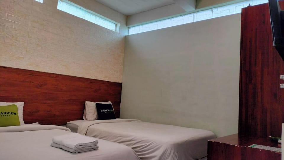 Standard Twin Room | Desk, soundproofing