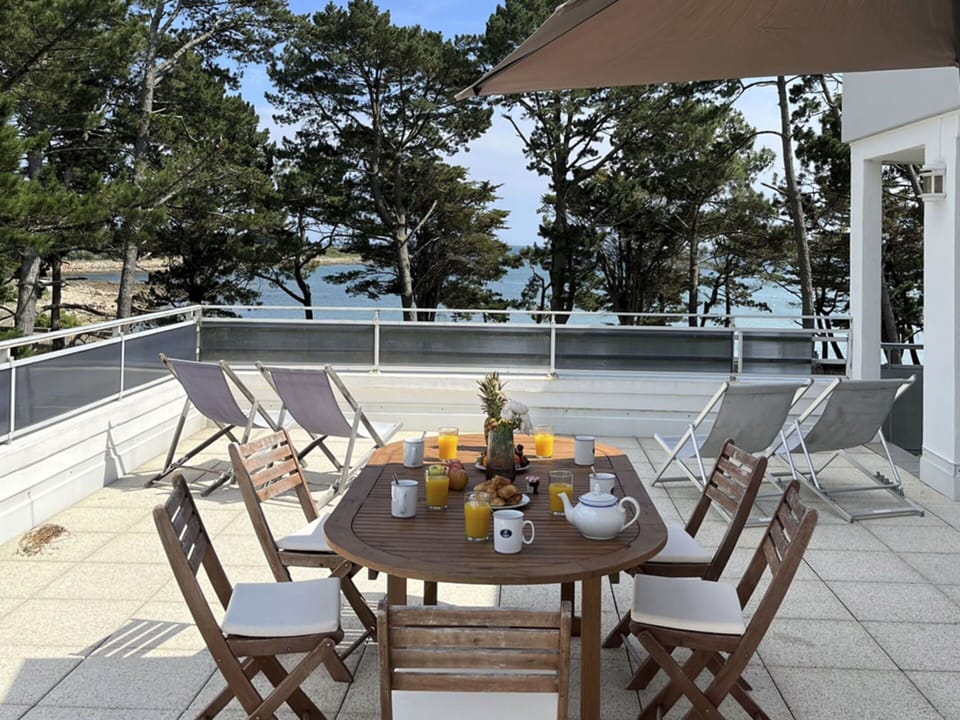 Table, Furniture, Property, Chair, Building, Plant, Tableware, Tree, Outdoor Furniture, Outdoor Table