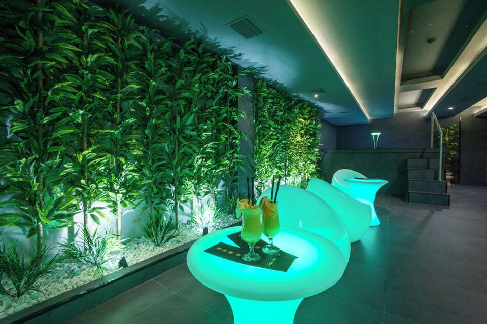 Sauna, hot tub, steam room, Turkish bath, body treatments, Thai massages
