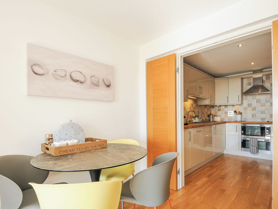 Cottage | Dining