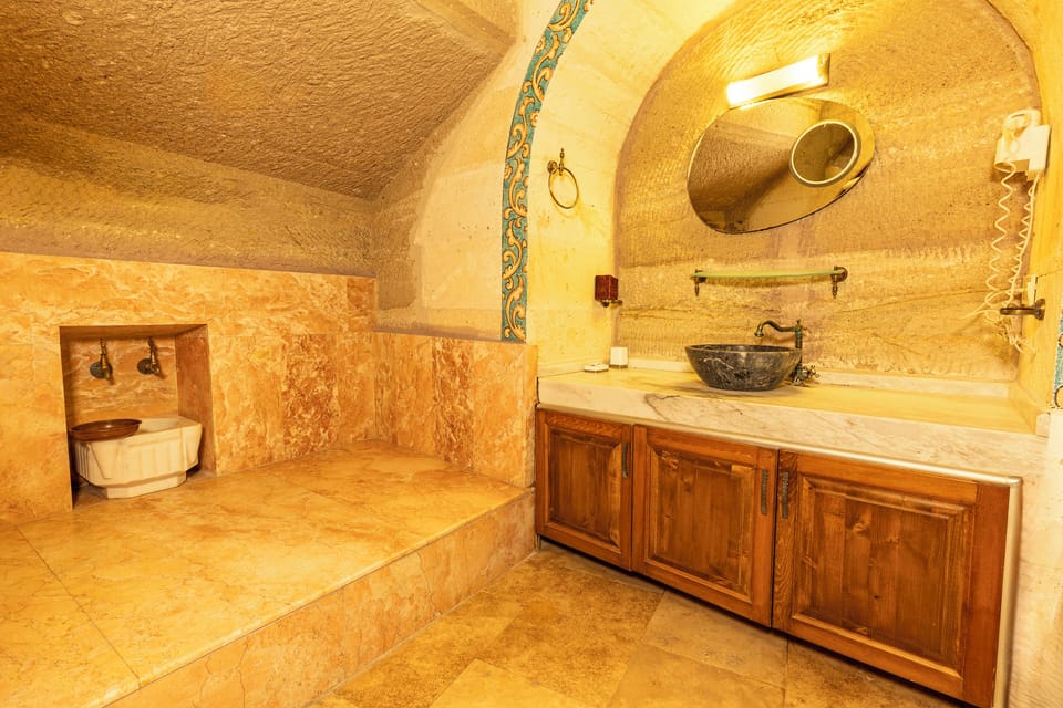 Deluxe Studio, No View,Ground Floor | Bathroom | Free toiletries, hair dryer, slippers, heated floors