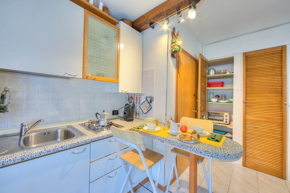 Family Apartment, Multiple Bedrooms, Mountainside (Il Nido dell'Artista) | Private kitchen | Fridge, oven, stovetop, coffee/tea maker