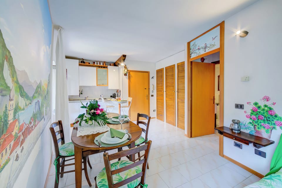 Family Apartment, Multiple Bedrooms, Mountainside (Il Nido dell'Artista) | Dining