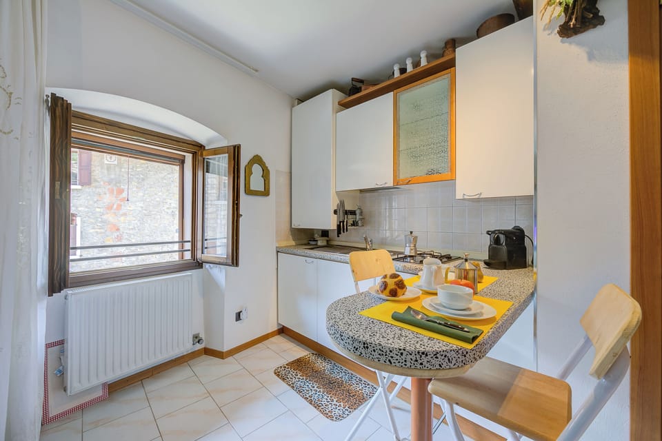 Family Apartment, Multiple Bedrooms, Mountainside (Il Nido dell'Artista) | Private kitchen | Fridge, oven, stovetop, coffee/tea maker