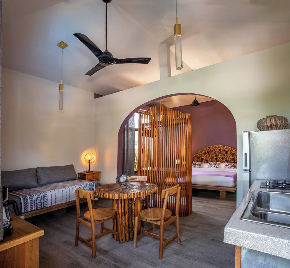 Deluxe Studio Suite | Living area | Flat-screen TV