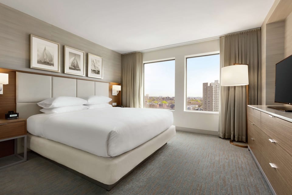 Suite, 1 King Bed with Sofa bed | 1 bedroom, hypo-allergenic bedding, in-room safe, desk