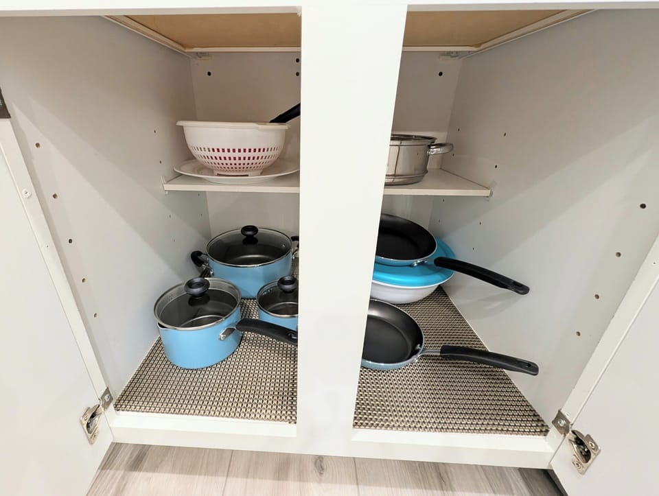 Cookware Included – Pots, Pans & Strainers for Home-Cooked Meals