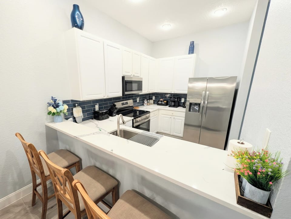 Fully Equipped Kitchen with Stainless Steel Appliances & Breakfast Bar