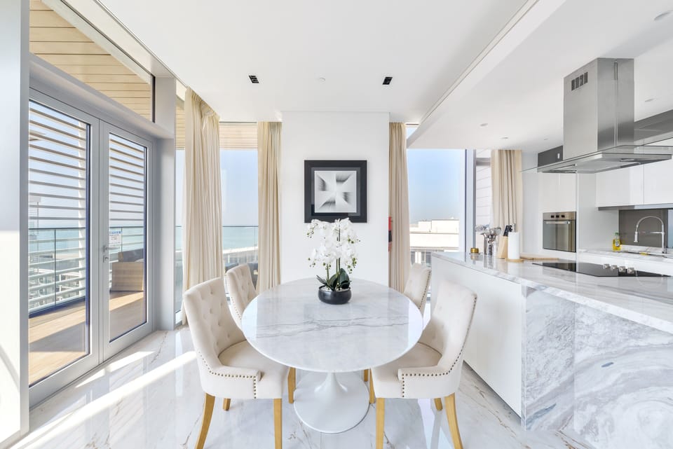 Grand Apartment, 2 Bedrooms, Sea View, Beachfront | Dining room