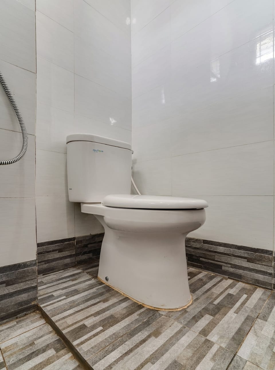 Standard Double Room | Bathroom | Shower, towels