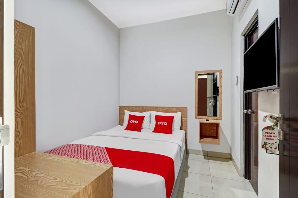 Standard Double Room | Desk, WiFi (free), bed sheets