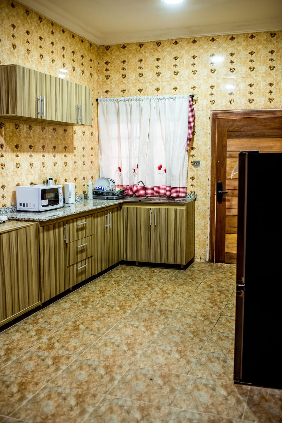Mini-fridge, microwave, oven, stovetop