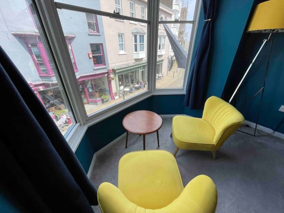Bay window overlooking the High Street