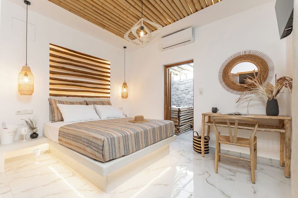 Luxury Villa, Hot Tub, Garden View | 1 bedroom, Egyptian cotton sheets, premium bedding, down comforters