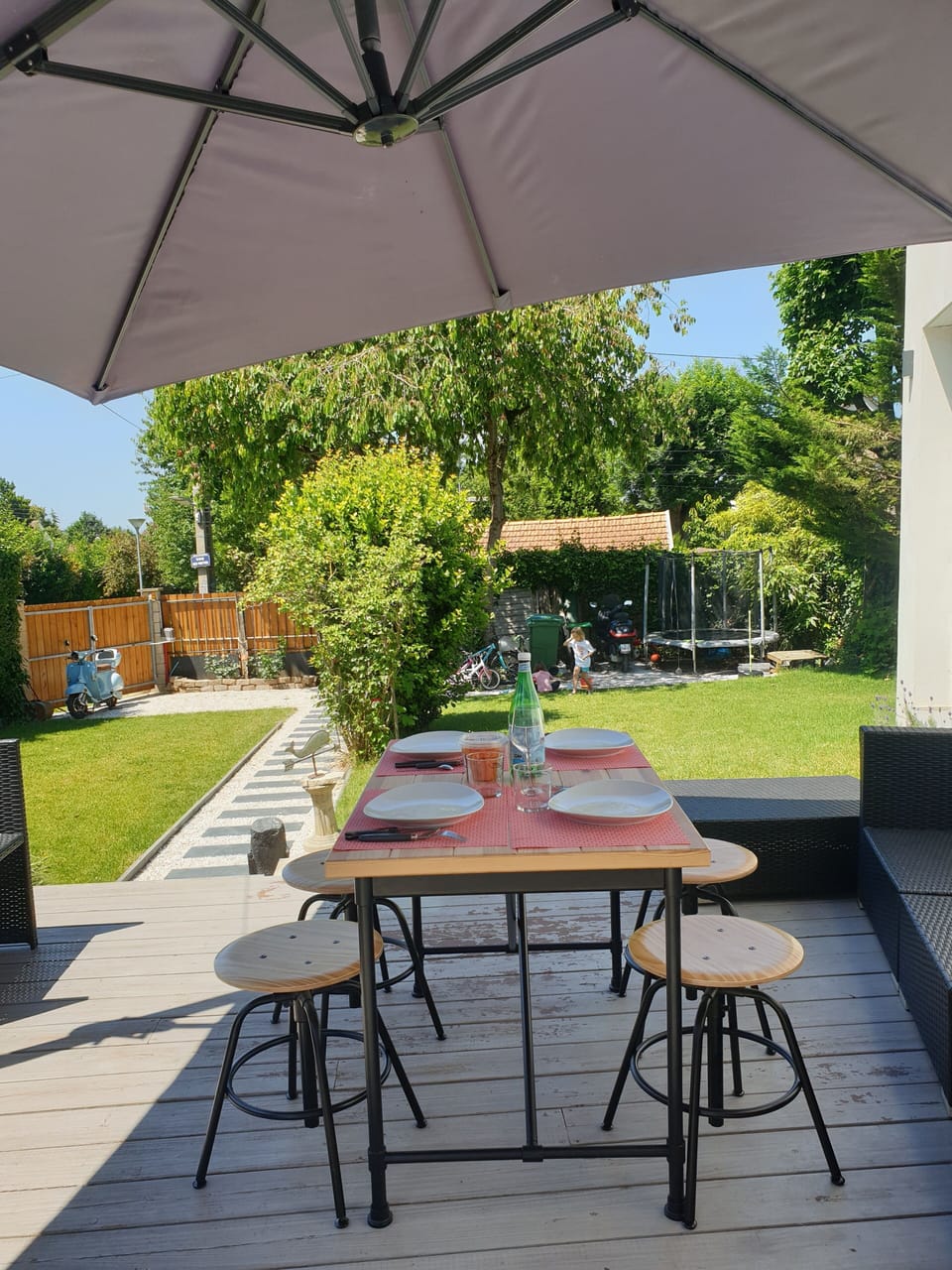 Outdoor dining