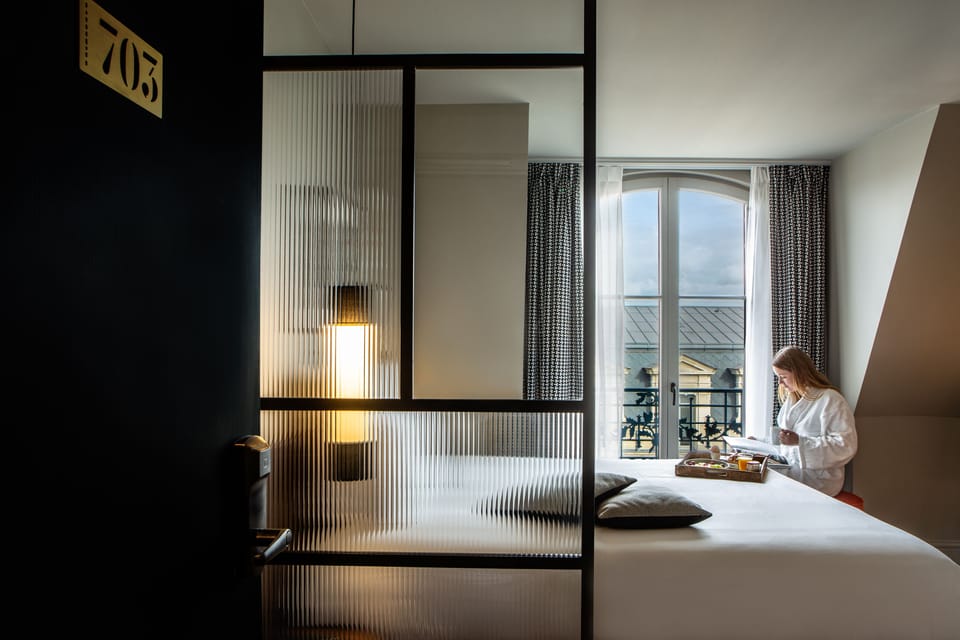 Premium bedding, in-room safe, blackout drapes, soundproofing