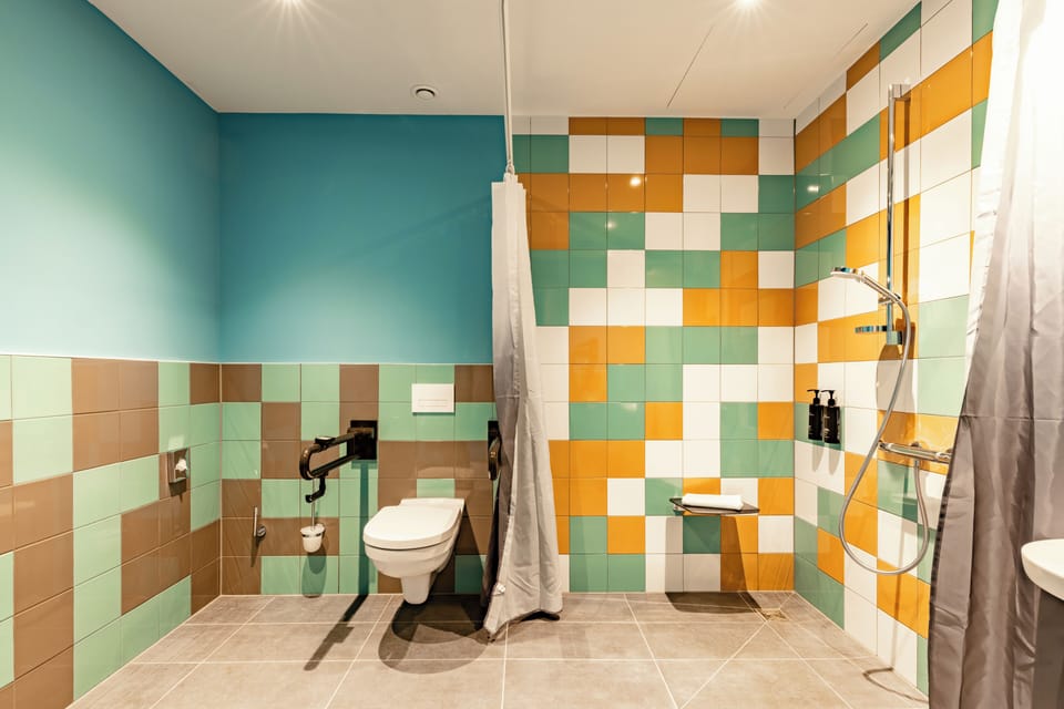 Standard Room, 1 Double Bed, Accessible | Bathroom | Shower, eco-friendly toiletries, hair dryer, towels
