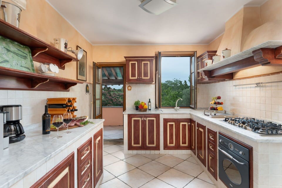 Autumn, Balcony / Terrace / Patio, Kitchen, Spring, Summer