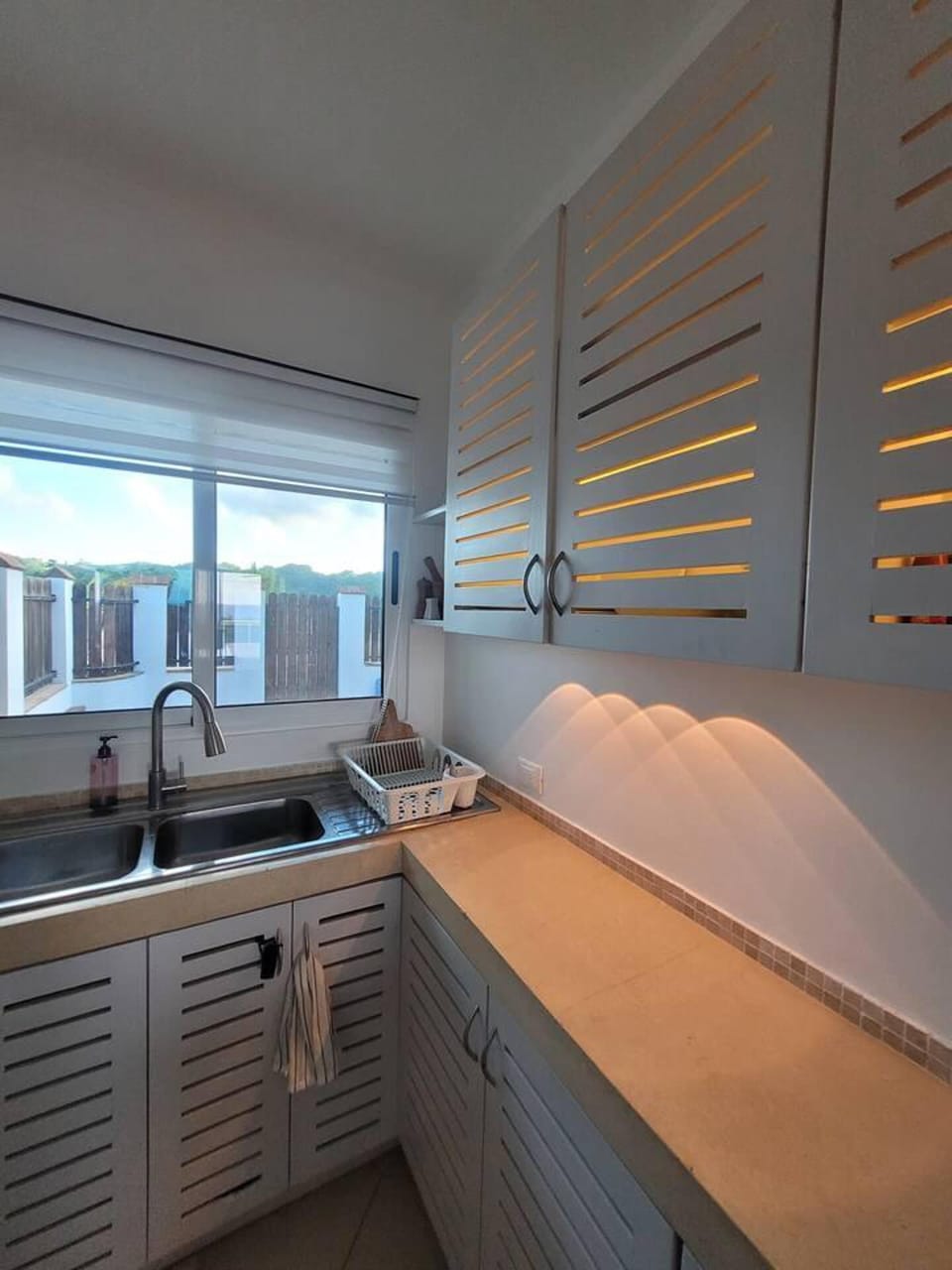 House | Private kitchen | Fridge, microwave, oven, stovetop