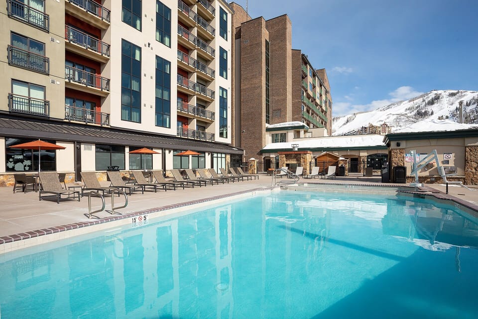 A large heated outdoor pool welcomes you year-round, surrounded by plentiful sun loungers and framed by stunning mountain views—perfect for unwinding after a day on the slopes.