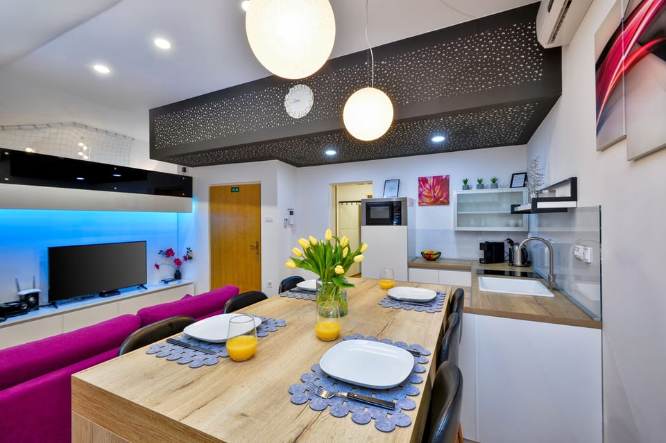 Florica Apartment | Private kitchen | Electric kettle