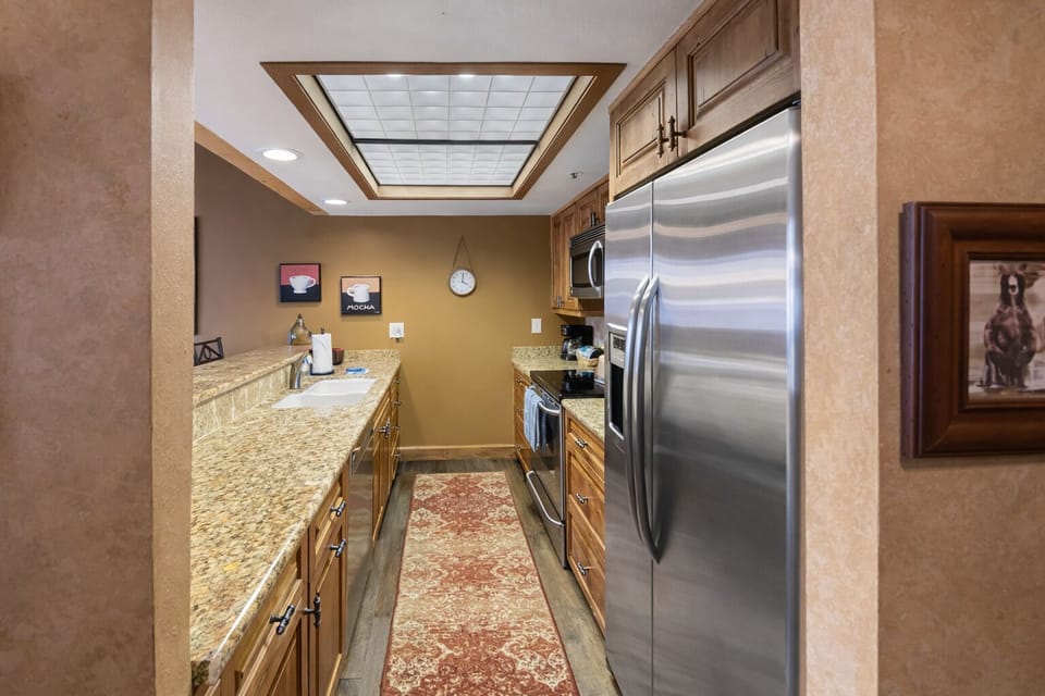 Condo, 3 Bedrooms | Private kitchen | Coffee/tea maker, fridge, oven, electric kettle