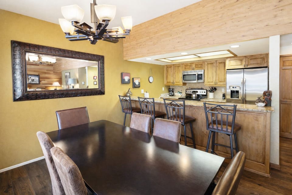 Condo, 3 Bedrooms | Dining