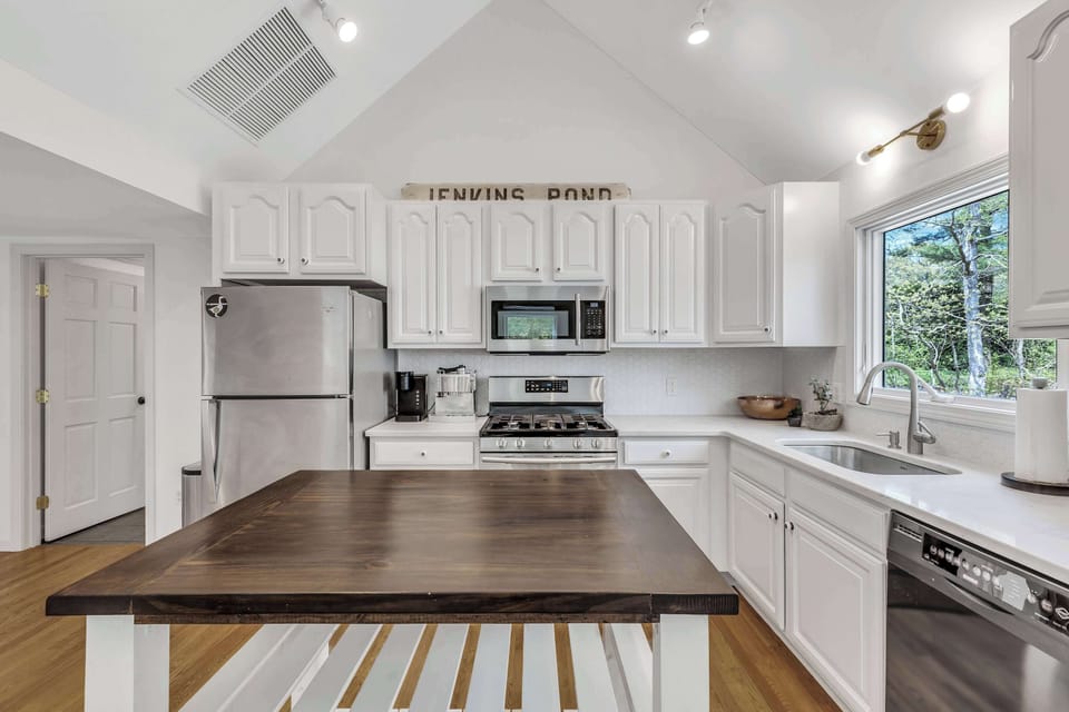 Cook with ease in a bright, updated kitchen stocked for everything from quick breakfasts to family dinners after a day on the water.