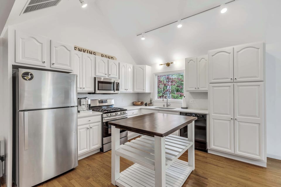 Cook with ease and enjoy the convenience of a gas range for your cozy nights in.