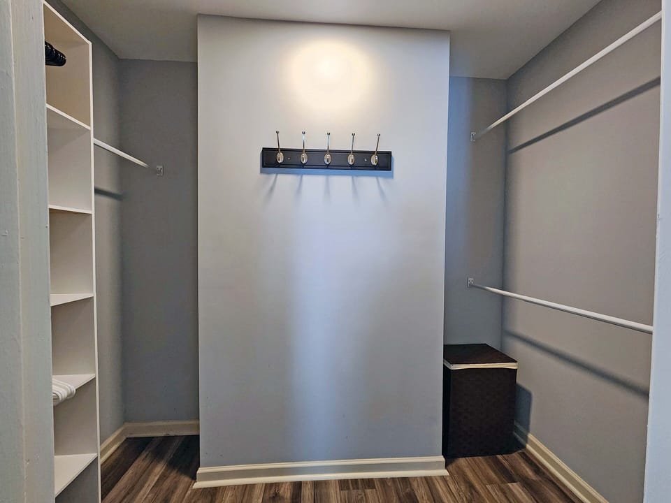 Walk in closet, plenty of room!