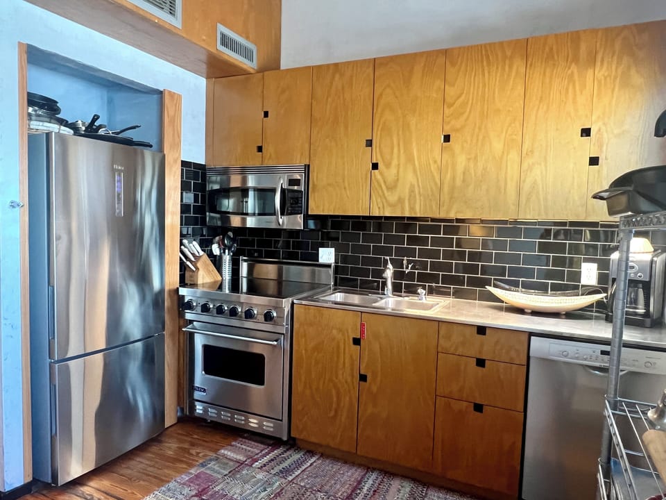 KITCHEN ALTERNATE VIEW