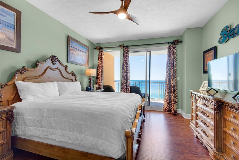 Gulf front master bedroom.