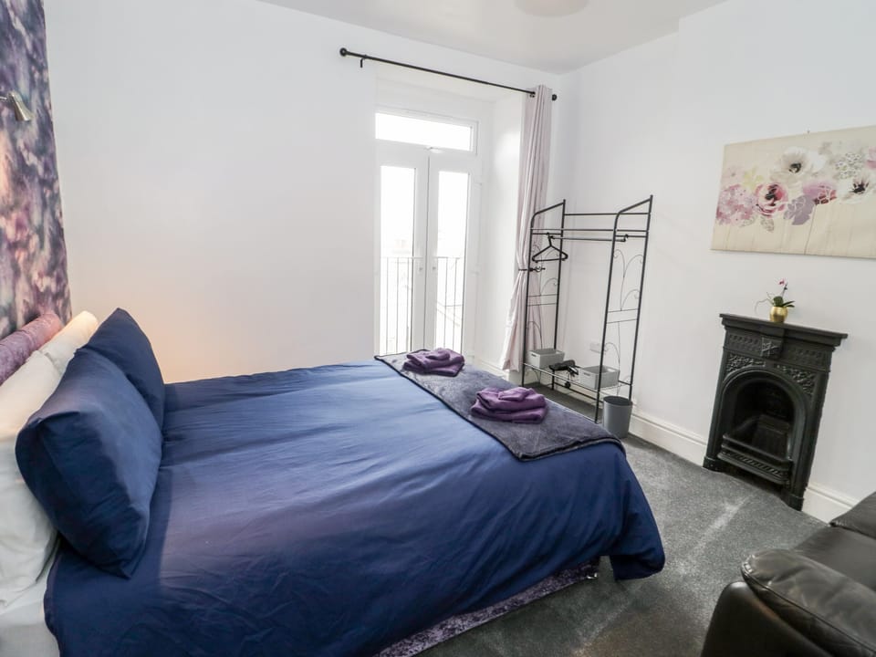 6 bedrooms, individually decorated, individually furnished, free WiFi