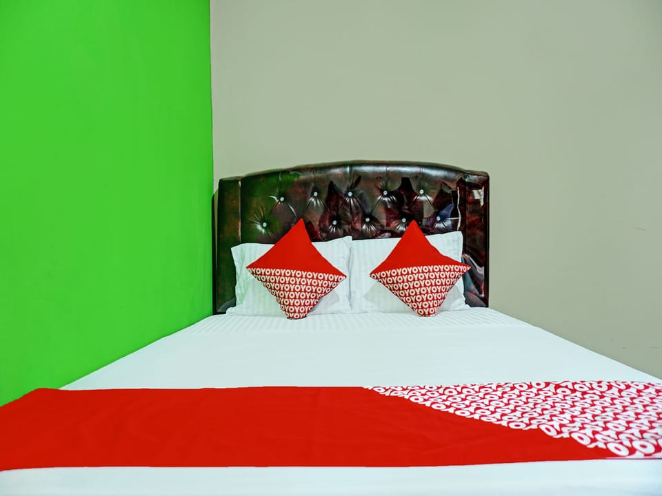 Deluxe Double Room | Desk, bed sheets