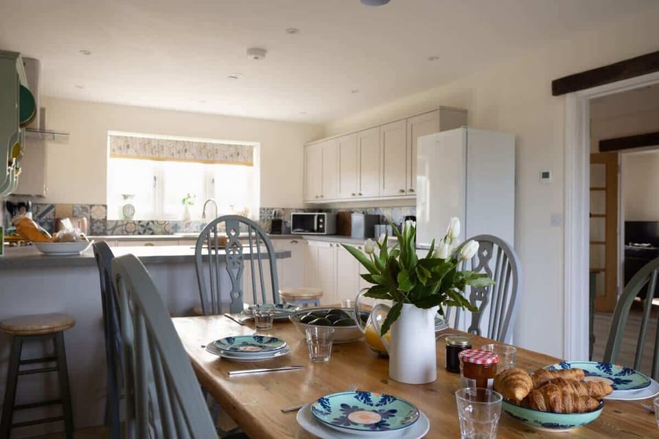 Social open plan kitchen diner