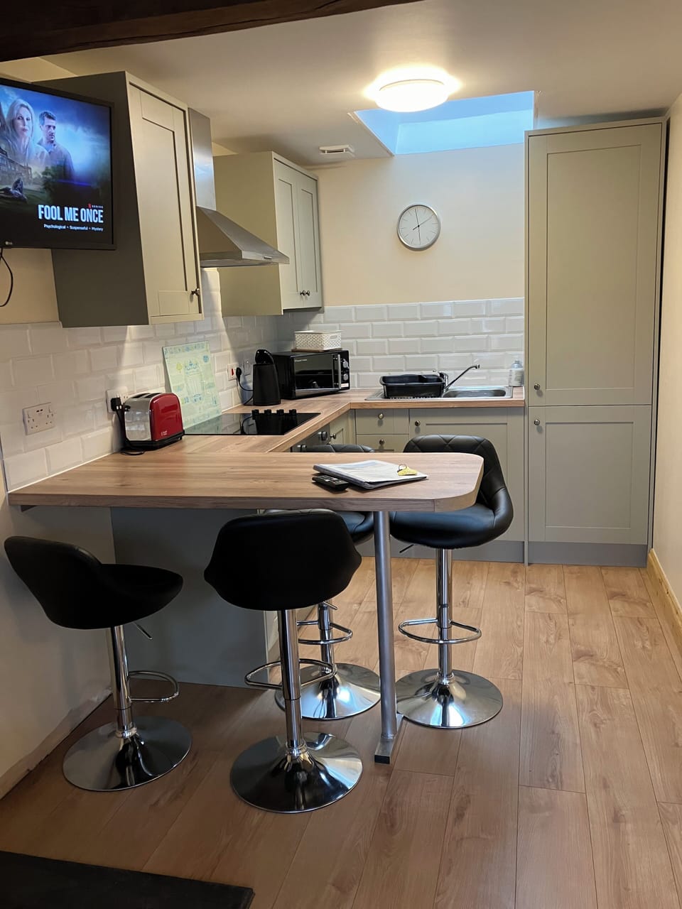 Apartment | Private kitchen | Fridge, microwave, oven, stovetop