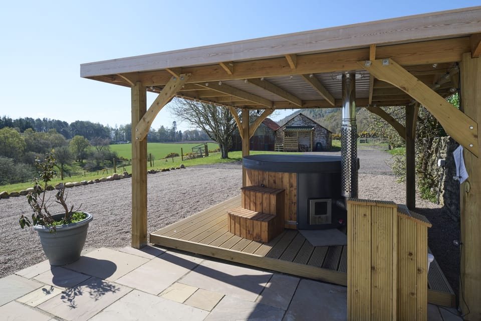 Outdoor spa tub