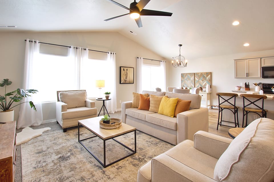 Open, bright and relaxing living area with vaulted ceilings, the perfect place to gather.