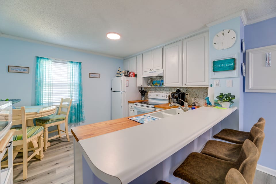 Kitchen | Basic Cooking Essentials | Breakfast Bar | Dishware & Flatware
