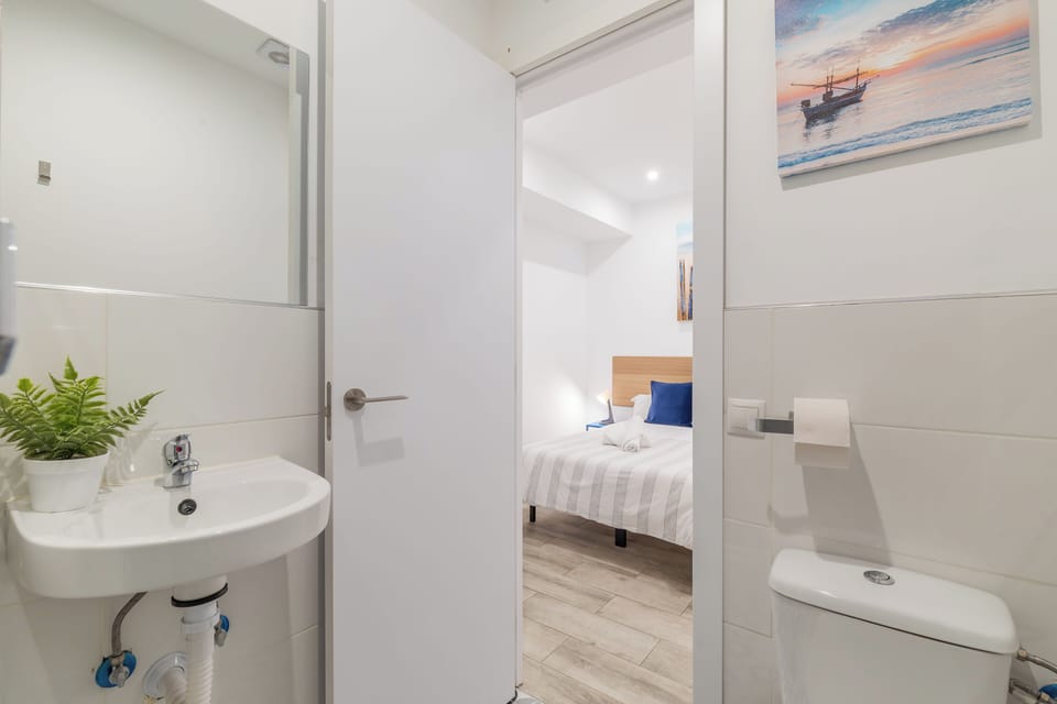 Basic Double Room, 1 Double Bed | Bathroom | Shower, hair dryer, towels, toilet paper