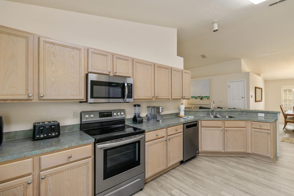 House, Multiple Beds, Lanai, Pool View | Private kitchen | Fridge, microwave, oven, stovetop