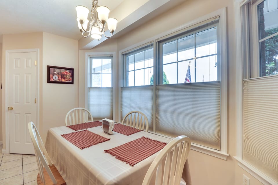 Kitchen Dining Area