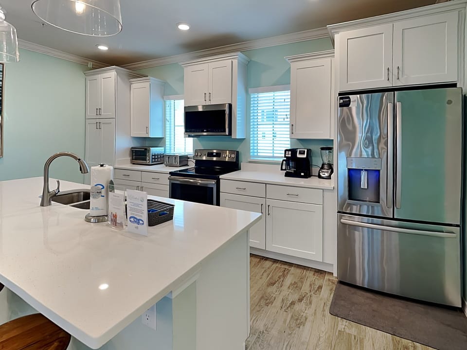 House, Multiple Beds, Hot Tub (#14229) | Private kitchen | Fridge, microwave, oven, stovetop