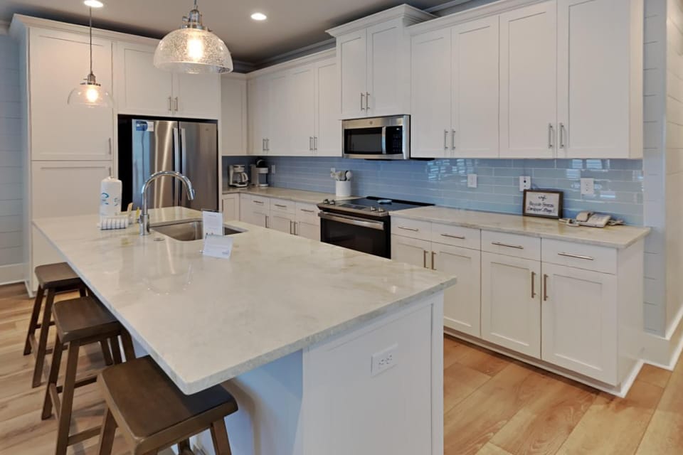 House, Multiple Beds, Balcony, Pool View (#E) | Private kitchen | Fridge, microwave, oven, stovetop